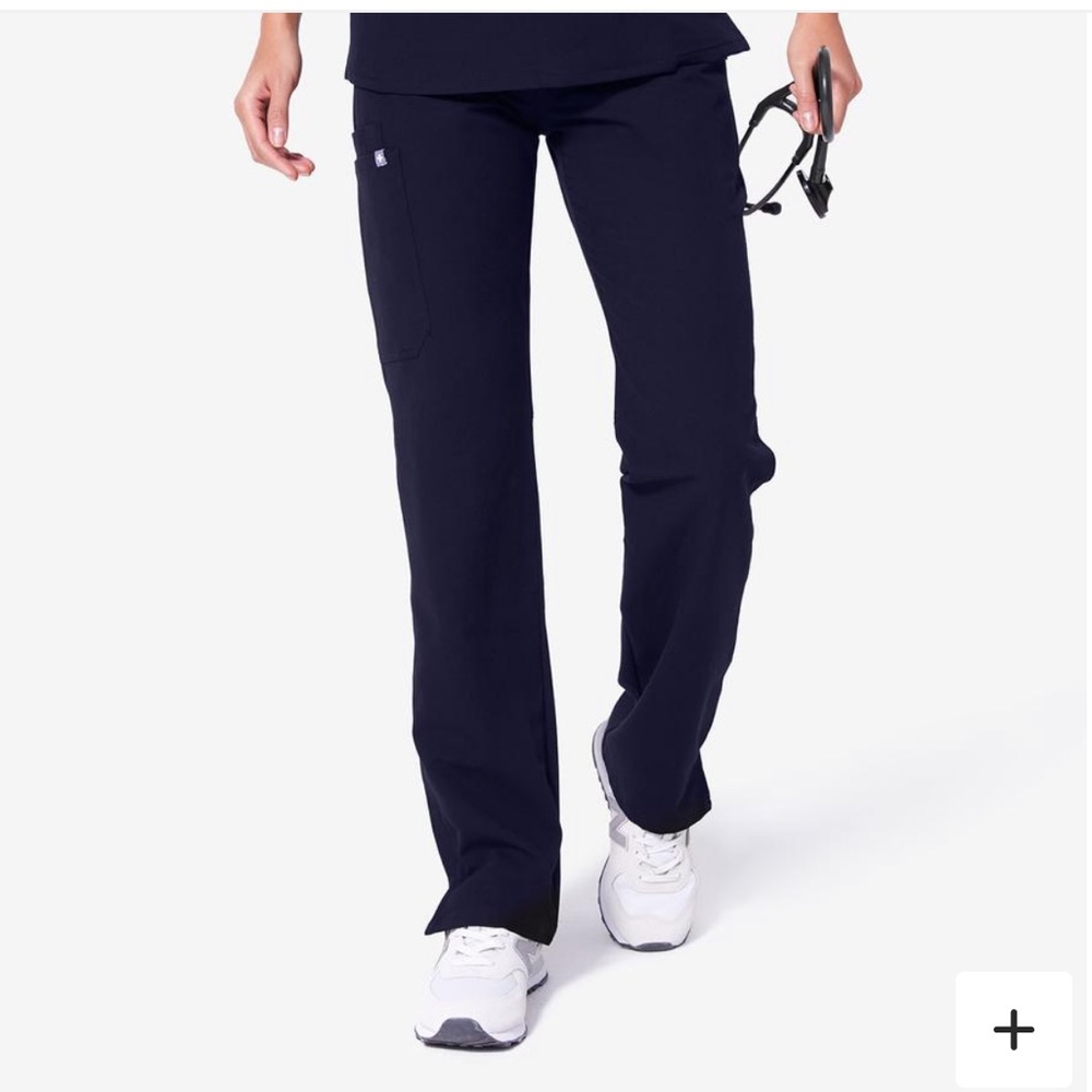 Figs Kade Petite Cargo Scrub Pants